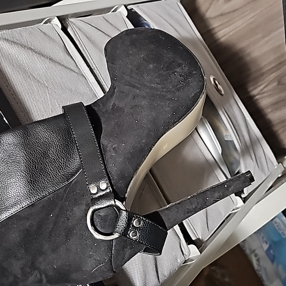 Heels - Picture 2 of 3